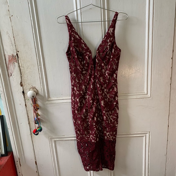 Bardot Burgundy Lace Curve Hugging Dress - Picture 2 of 9
